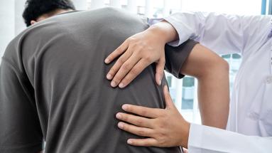 Was hilft bei starken Rückenschmerzen?